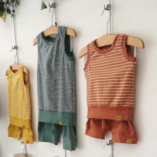 Debardeurs et shorts