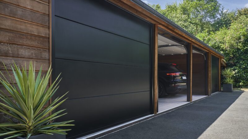 Porte-de-garage-sectionnelle-CARSEC-PRO-SOPROFEN.jpg