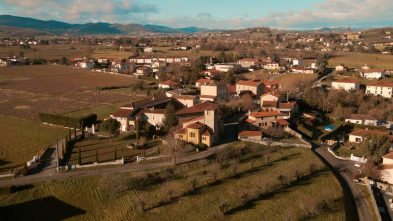 2-Vue-aerienne-bourg-de-Nuelles_n.jpg